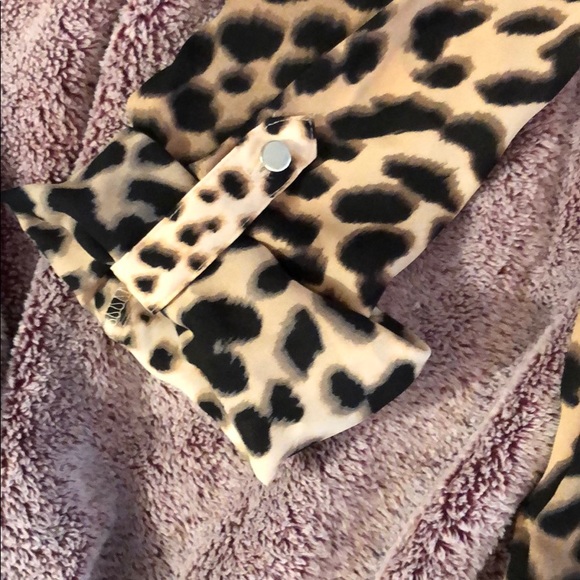 APT. 9 Cheetah/Leopard Print Flowy Top - Picture 4 of 5